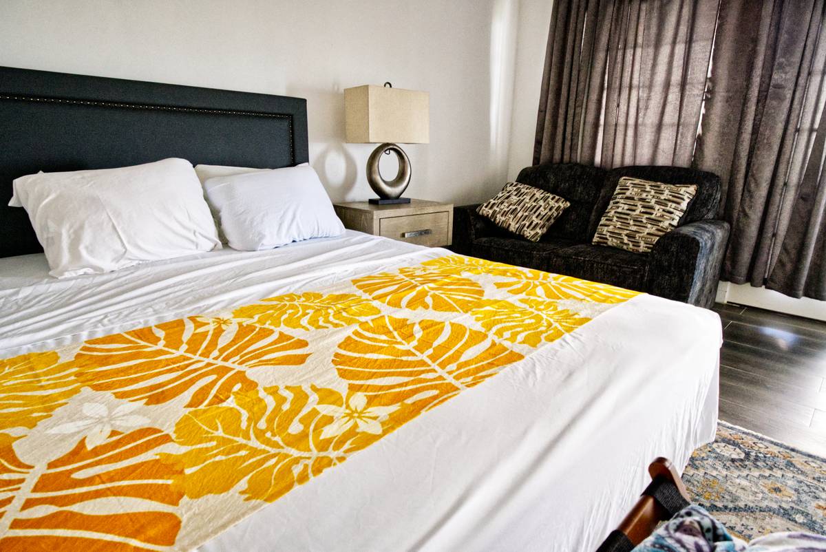 Fitiuta Lodge Accommodation Room