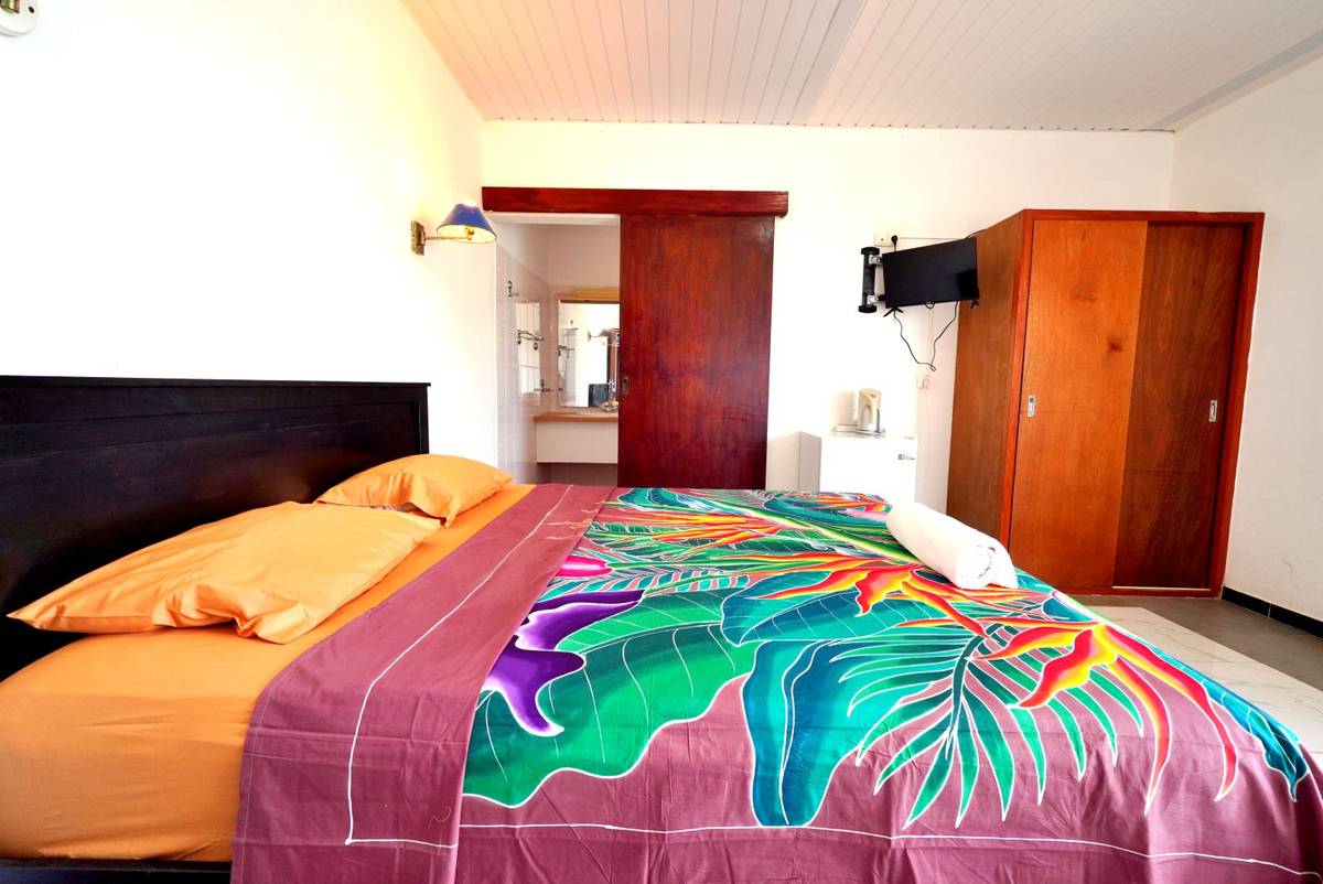 Moana Hou gallery image