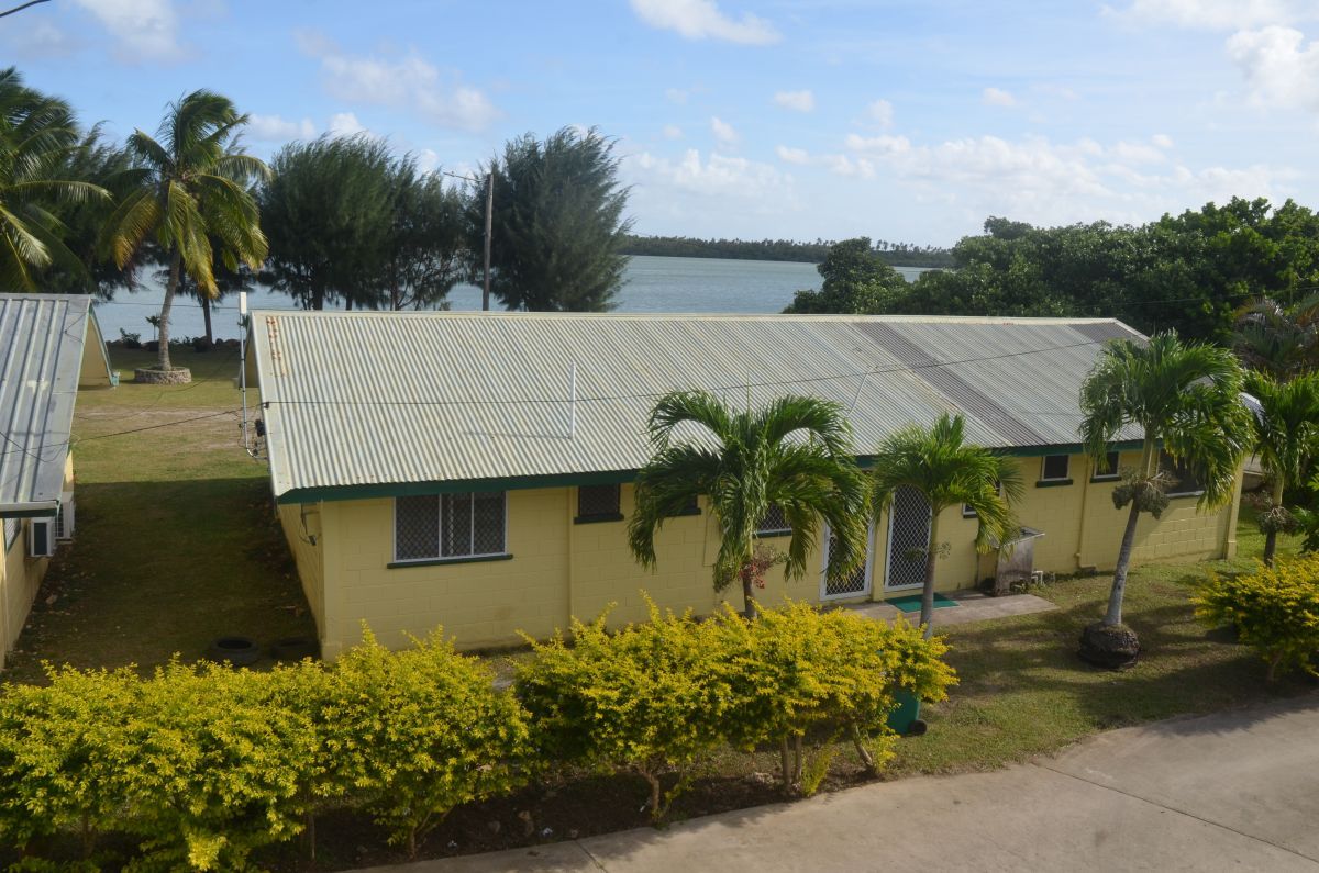 Lovey's Lagoonview Apartments