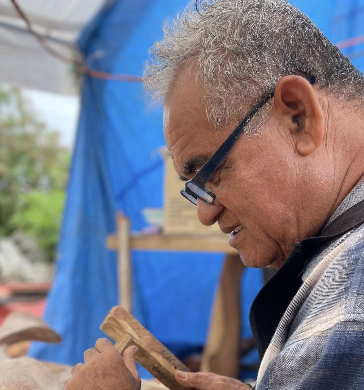 Master Carver Fehoko from Fehoko Art & Tours