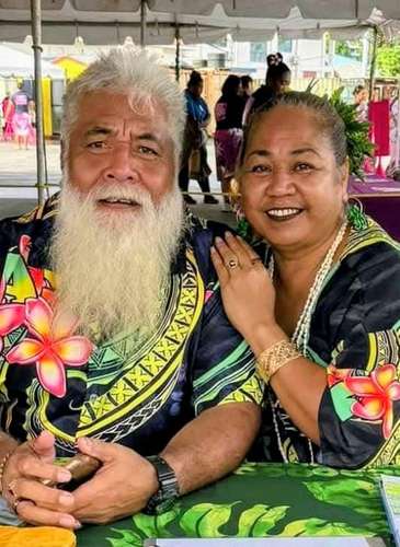 Hosts and Tour Guides Lisa & Tau from Alofas Tours