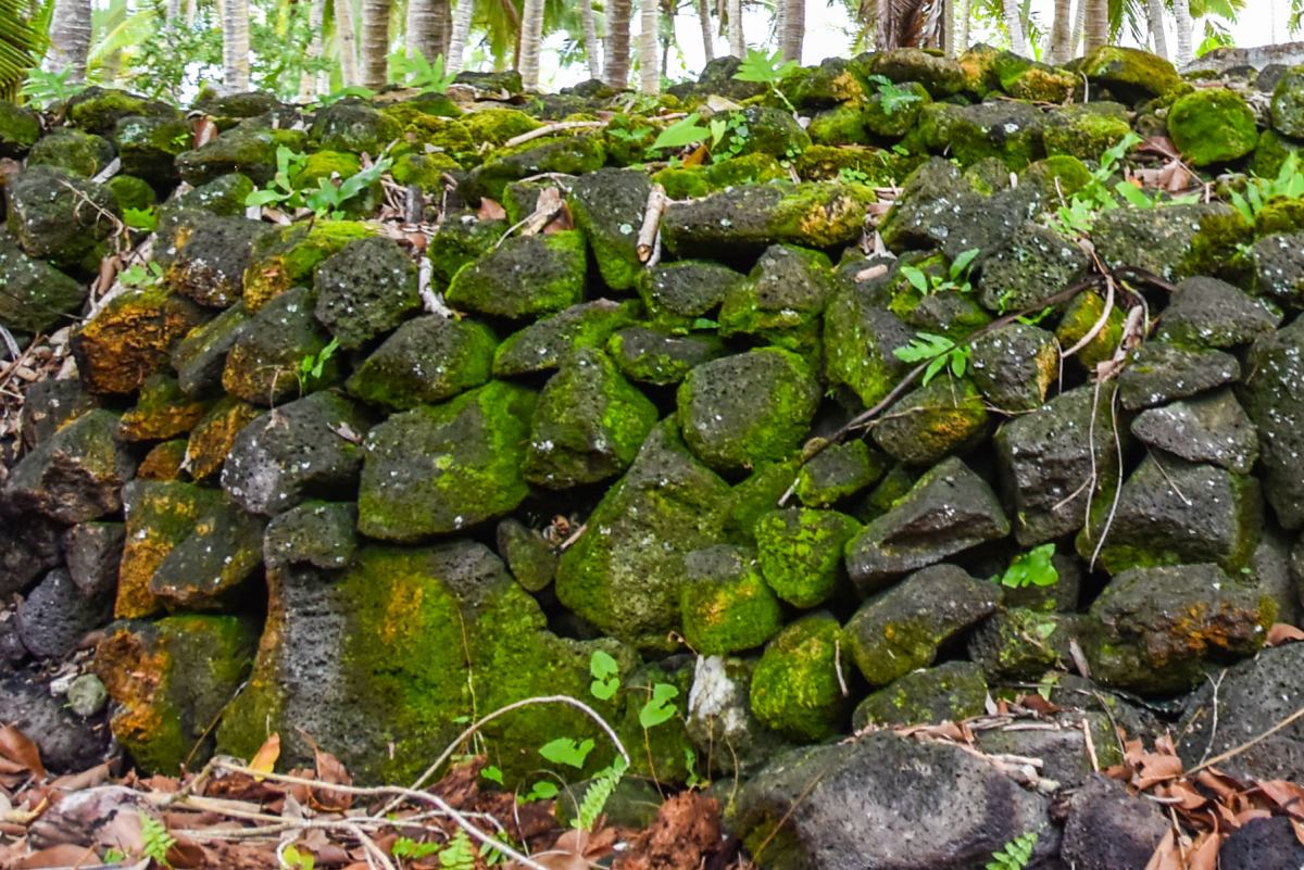 Grave of 99 Stones image