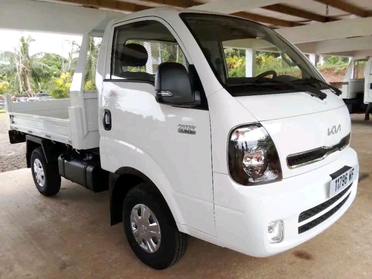 Trucks (KIA 2700 Benne & KIA K3000 Plateau) offered by LS Location