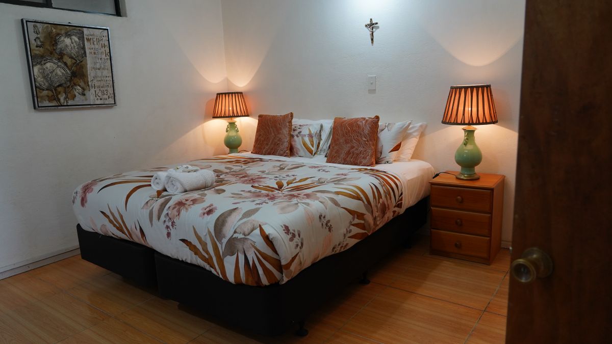 Deluxe Suite With Private Bathroom offered by Utu’one Bed & Breakfast