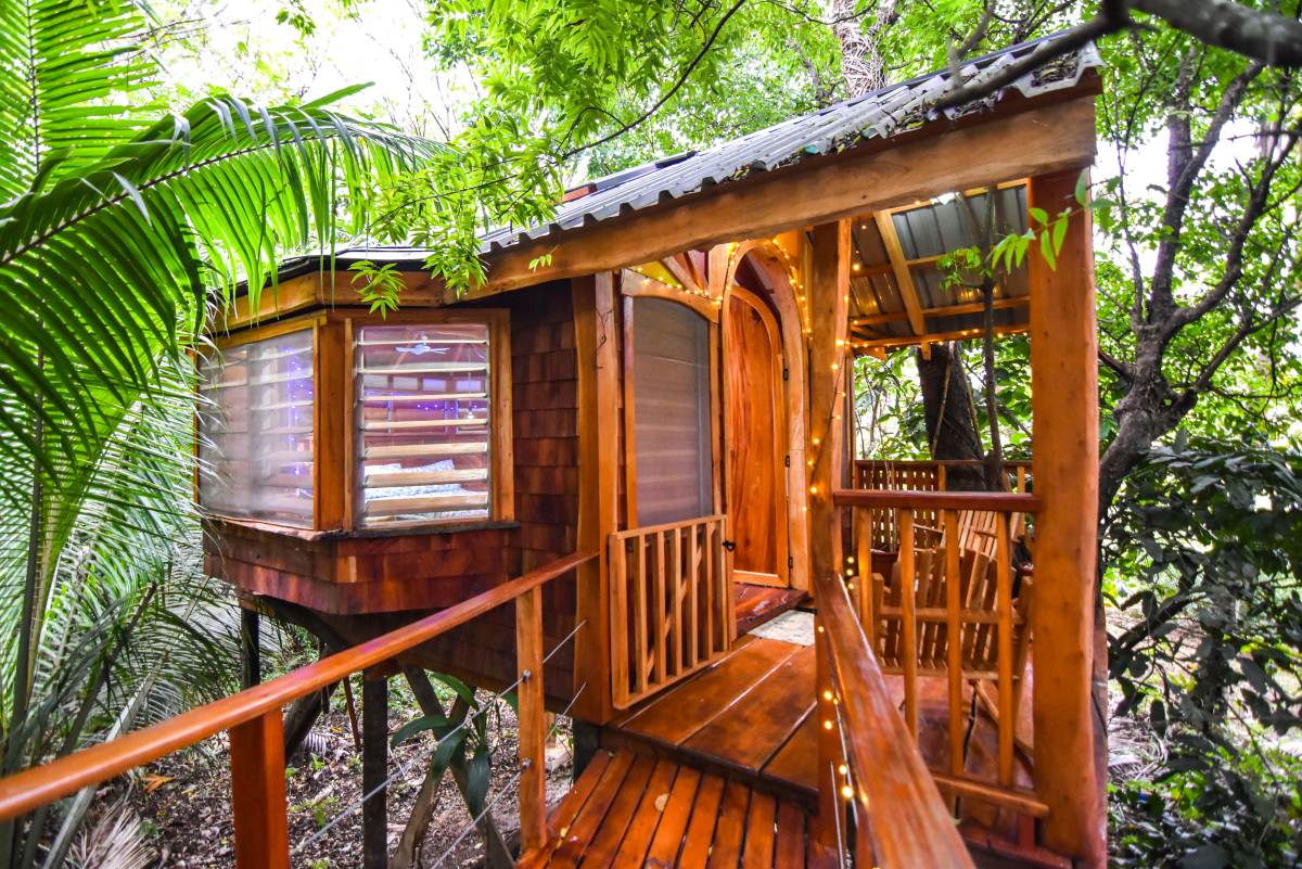 Sky View Treehouse offered by Tukulolo Grounds